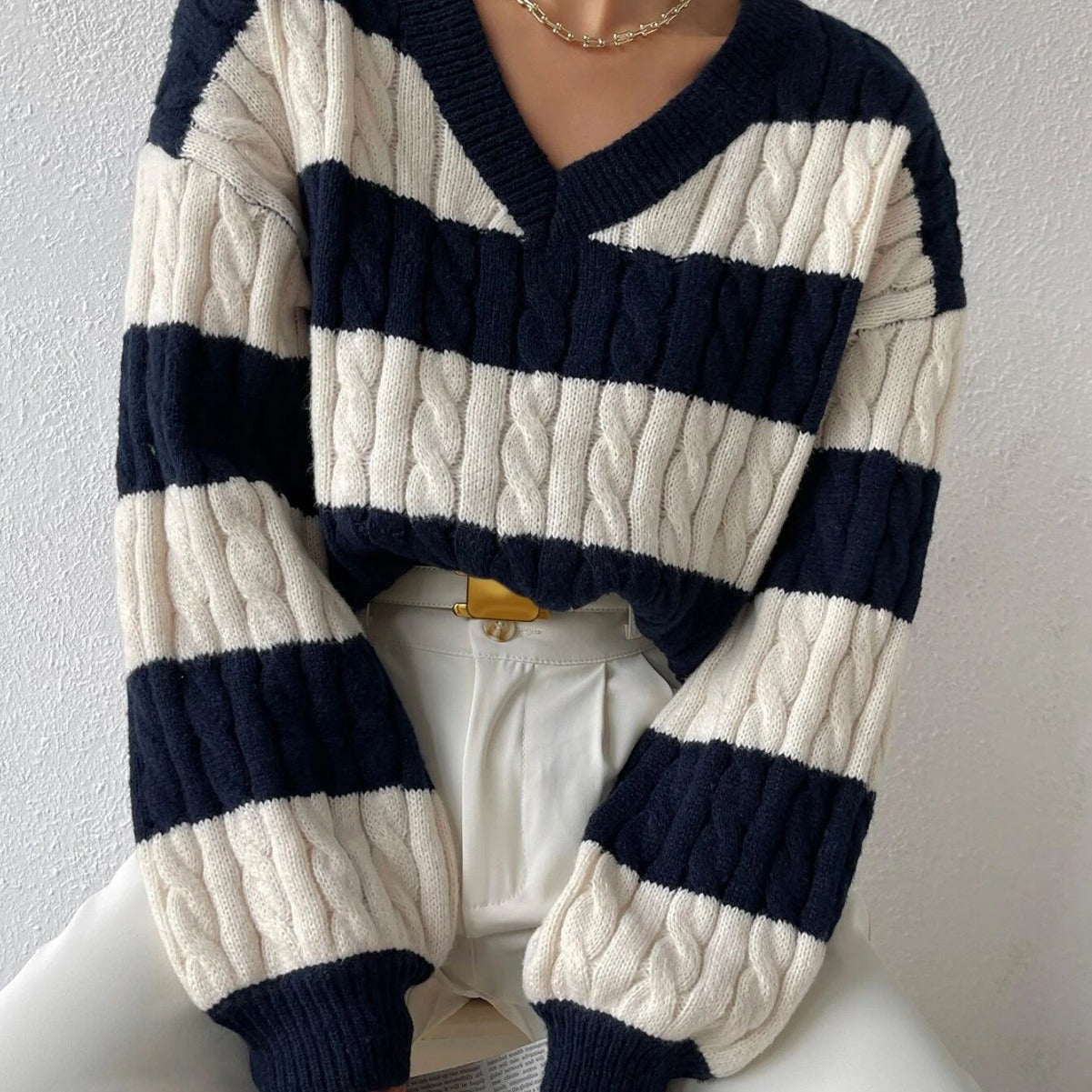 Damen nan gestreifter Grobstrick-Pullover mit Zopfmuster, tiefem V-Ausschnitt und oversized Passform R&B