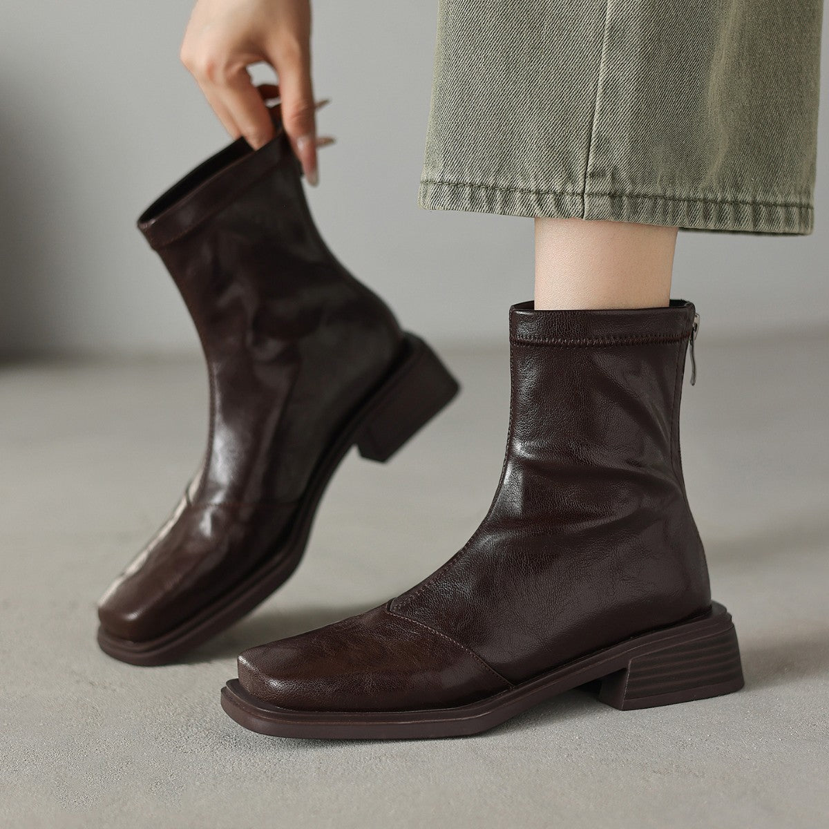 Damen Stiefeletten mit modischem Blockabsatz und hochwertiger Lederoberfläche R&B