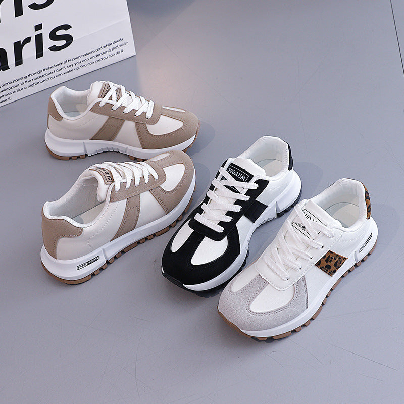 Damen Sportliche Sneaker mit animalischem Akzent R&B
