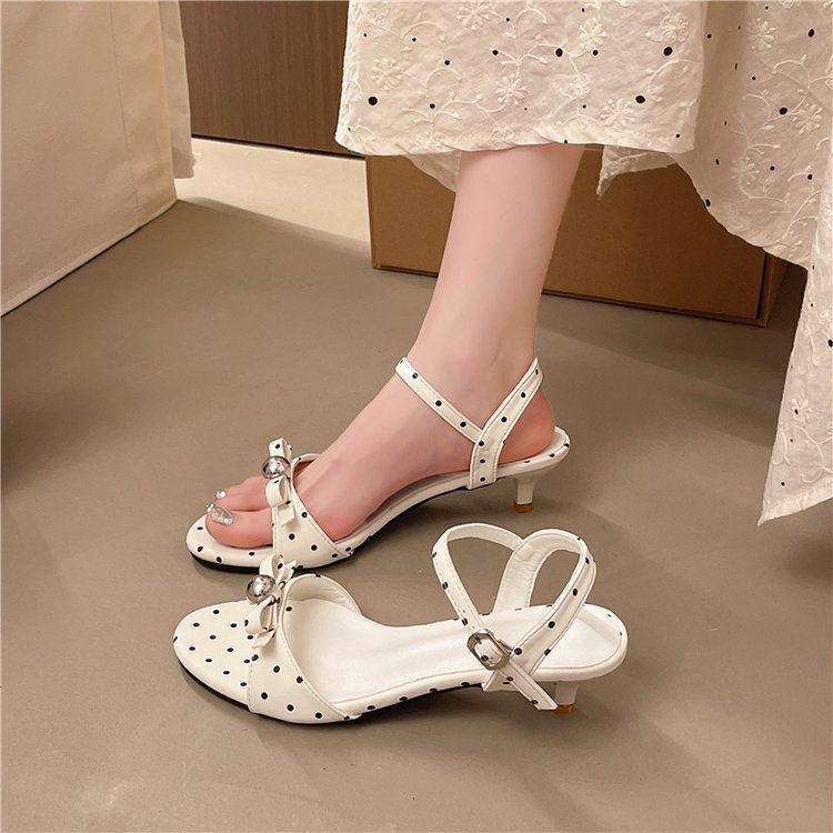 Damen offene Riemensandalen mit Polka-Dot-Muster und dekorativem Schmuckdetail R&B