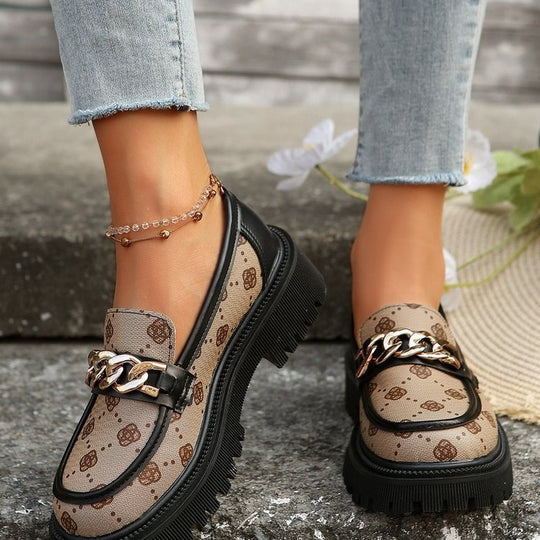 Damen Mokassins mit floralen Stickmustern und dekorativem Kettenelement R&B
