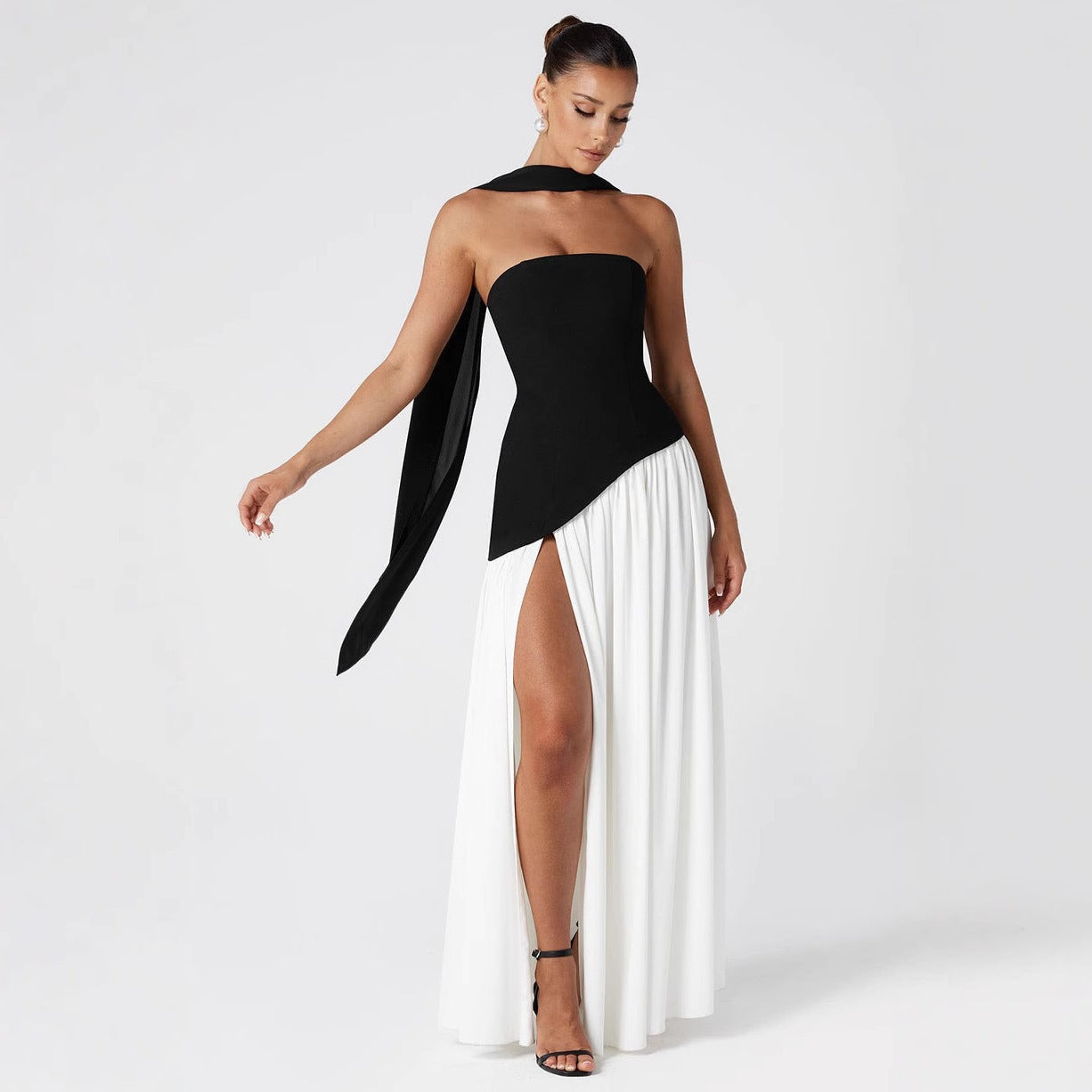 Damen Maxikleid mit schulterfreiem Design und dekorativem Wickelausschnitt R&B