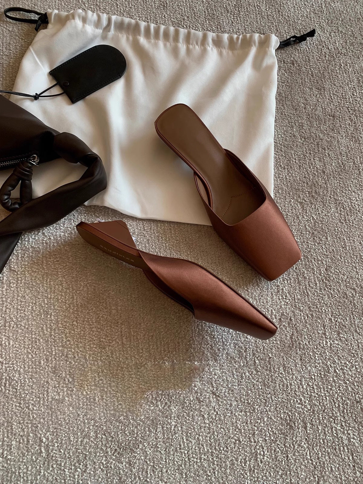 Damen Elegante Mules mit spitzem Zehenbereich und komfortabler Sohle R&B