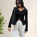 Damen Elegantes Longsleeve-Oberteil mit Lochmuster und Knopfleiste R&B