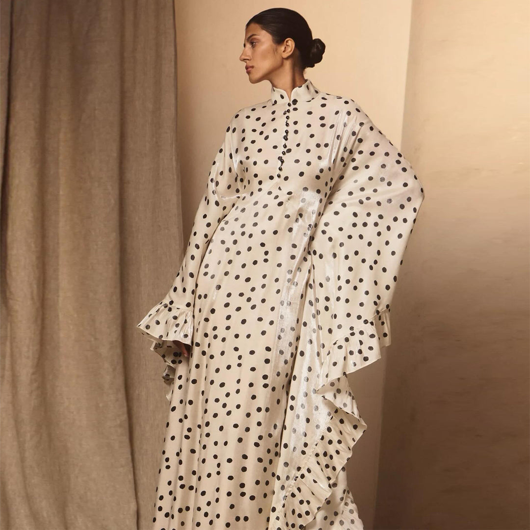 Damen Maxikleid mit auffälligen Punkten und trendigem Rüschen-Design R&B