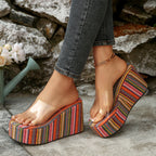Damen Plattform-Sandalen mit transparenter Riemen und buntem Streifendesign R&B