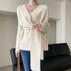 Damen Wickelpullover mit lässigem Schnitt und modischen BindR&Bändern R&B