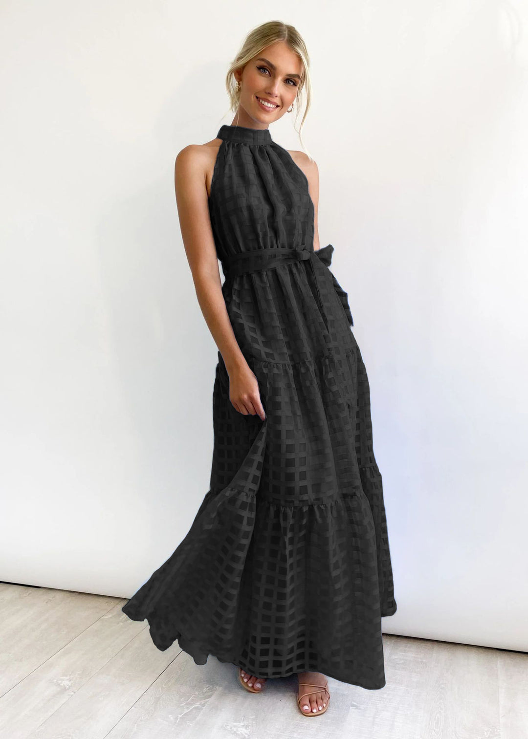 Damen Maxikleid mit raffiniertem Hochkragen und gestuftem Design R&B
