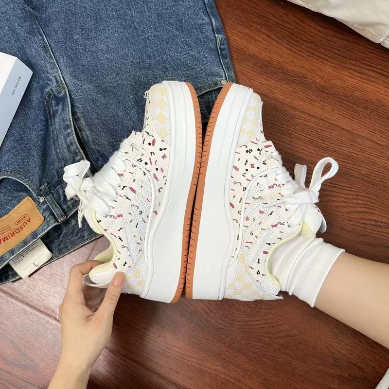 Damen Sneakers mit atmungsaktivem Obermaterial und modischem Muster