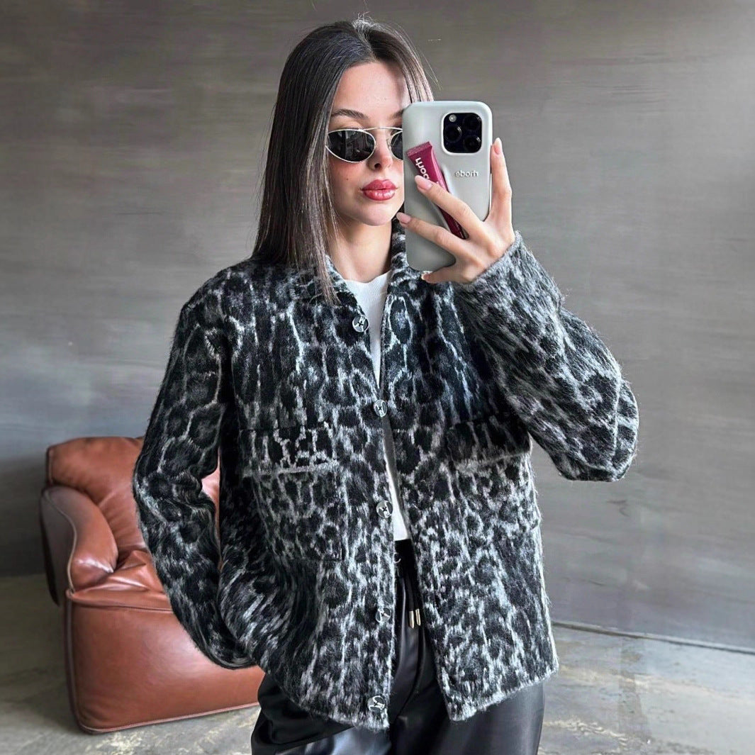 Damen modische Kurzjacke im Leopardenmuster mit aufgesetzten Taschen R&B