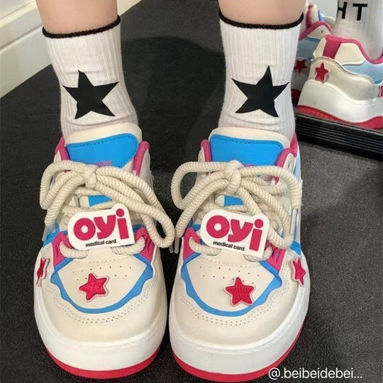 Damen Sneakers im kreativen Design mit bunten Sternapplikationen und dämpfender Sohle R&B