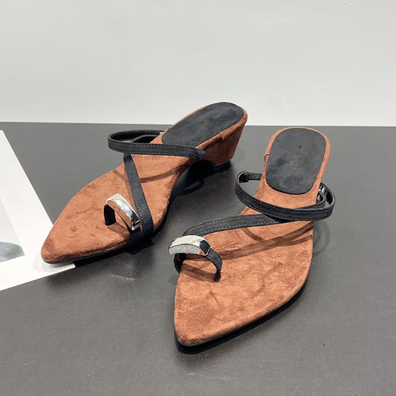 Damen Wedgesandalen mit seitlichem Schnallenakzent und eleganter Riemenkonstruktion R&B
