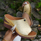 Damen Wedge-Pantoletten mit elegantem Krokodil-Look und komfortabler Sohle R&B