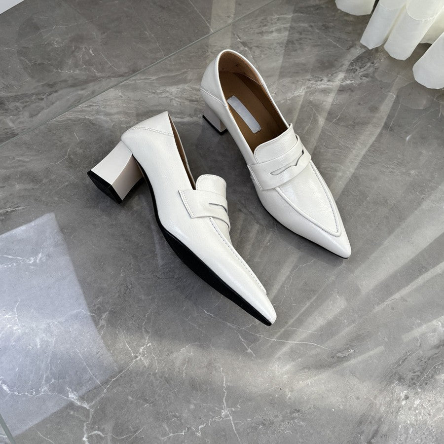 Damen spitze Pumps mit elegantem Riemen und bequemen Blockabsatz