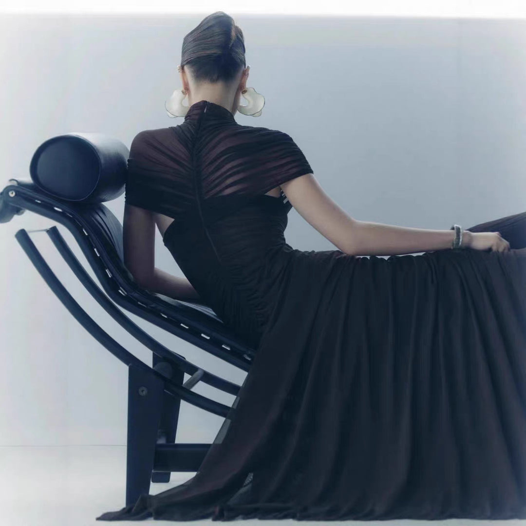 Damen Elegantes Cut-Out Maxikleid mit hochgeschlossenem Design und raffinierten Drapierungen R&B