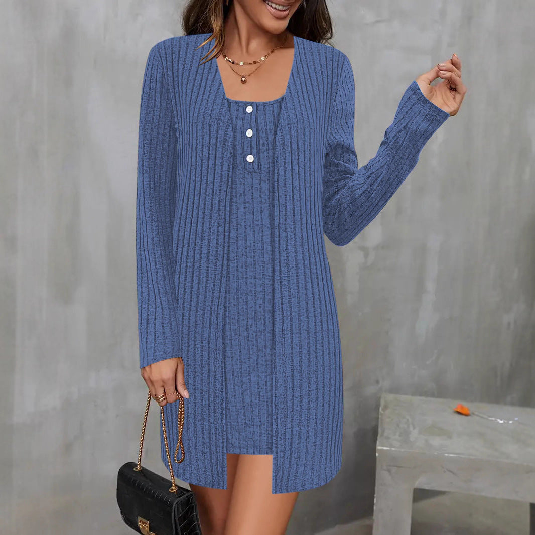Damen Strickkleid mit Knopfdetails und passendem Cardigan R&B
