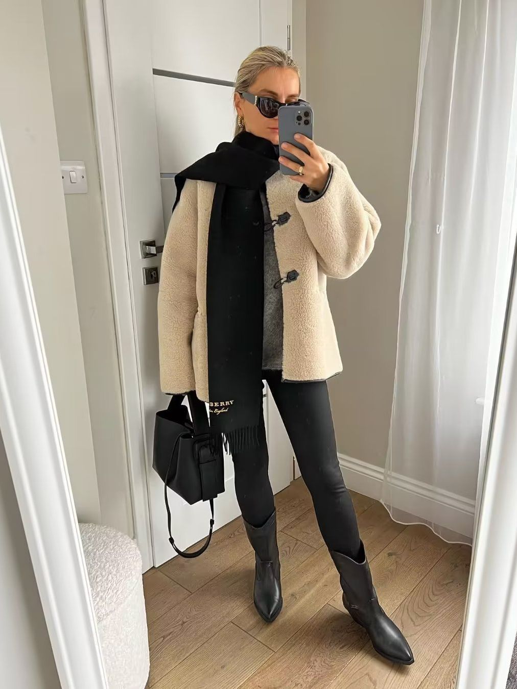 Damen Fleecejacke mit modernen Knopfdetails und seitlichen Eingrifftaschen R&B