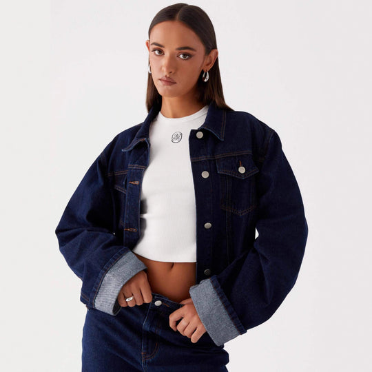 Damen trendige Denimjacke im lässigen Schnitt mit aufgesetzten Taschen und Knopfdetails R&B