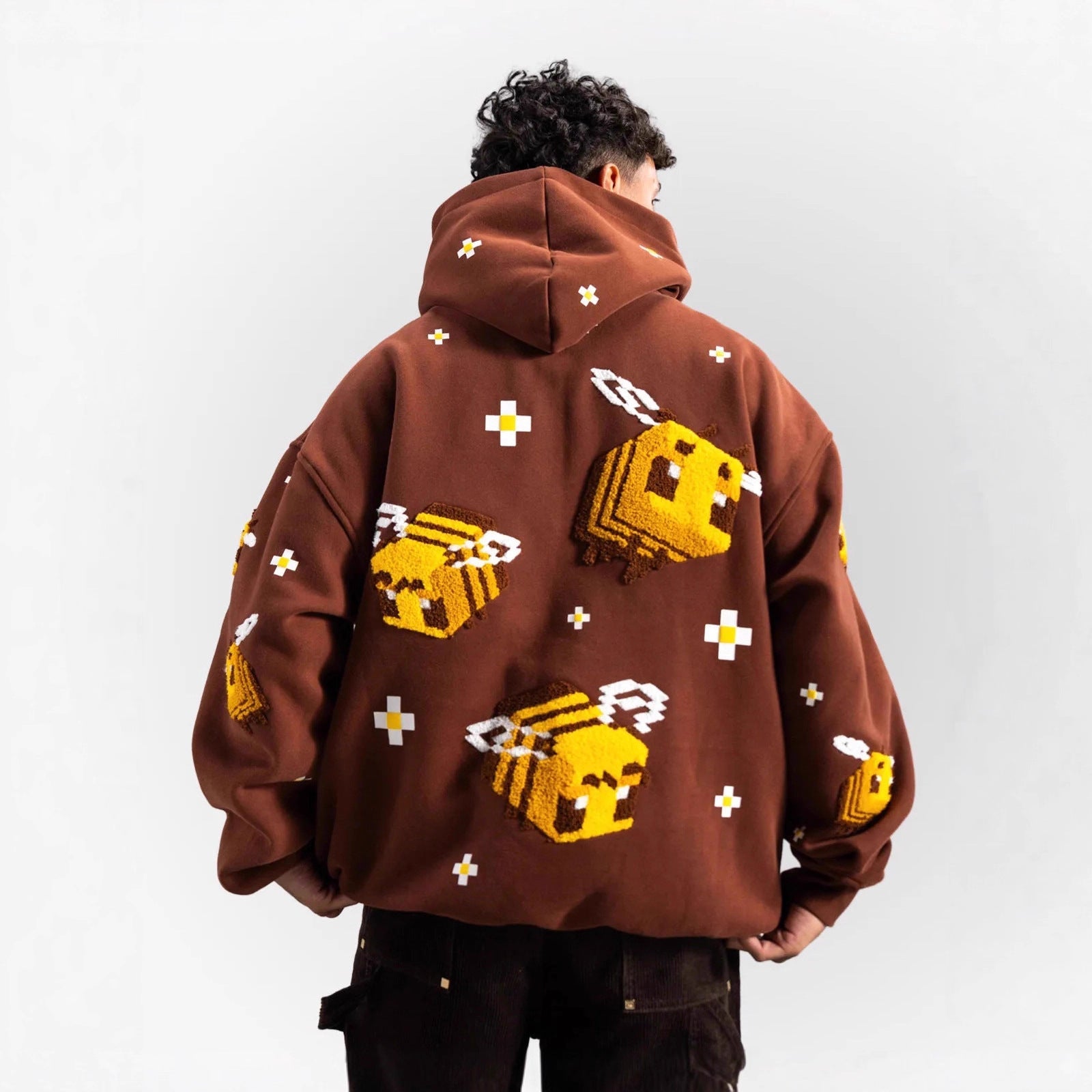 Unisex nan Kapuzenpullover mit eingestricktem Pixel-Bienenmotiv und aufgesetzter Kängurutasche R&B