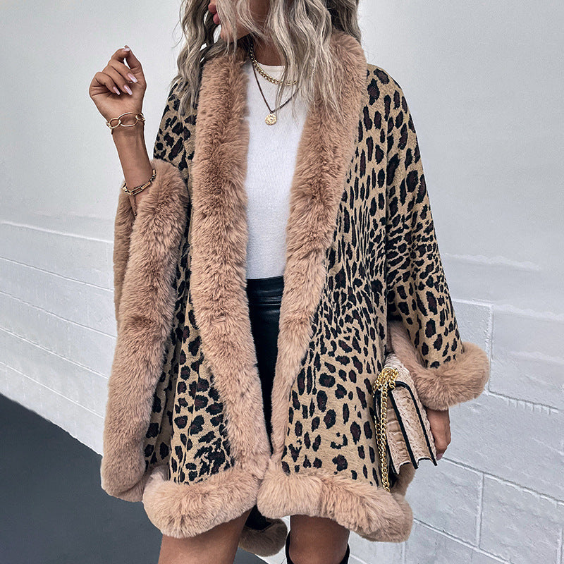 Damen kuscheliger Poncho mit luxuriösem Kunstfellbesatz und Leopardenmuster