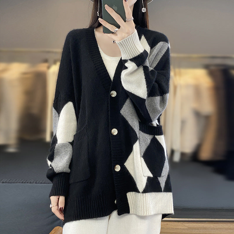 Damen Grobstrickjacke mit modernem Karomuster und praktischen Taschen R&B
