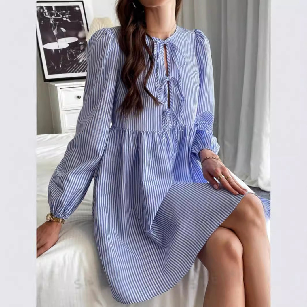 Damen Kleid mit verspieltem Schnitt und Rüschendetails R&B