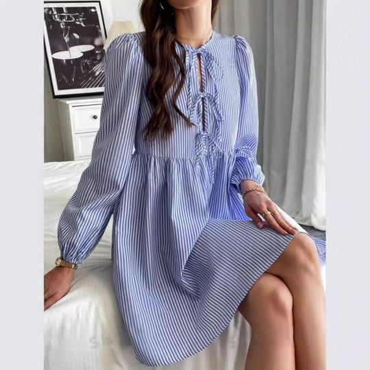 Damen Kleid mit verspieltem Schnitt und Rüschendetails R&B