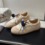 Damen Sneaker mit bunten dekorativen Pompons und hochwertigem Wildleder R&B