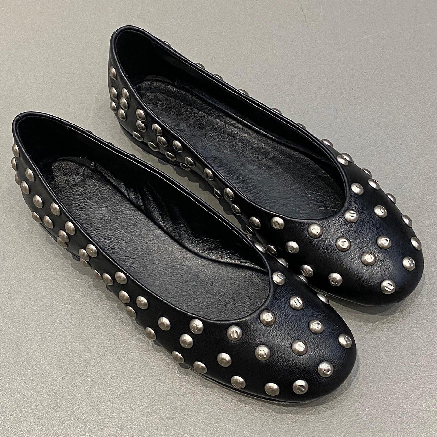 Damen elegante Ballerinas mit auffälligem Nietenbesatz
