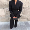 Damen Eleganter Blazer-Hosenanzug mit taillierter Silhouette und klassischen Knopfdetails R&B