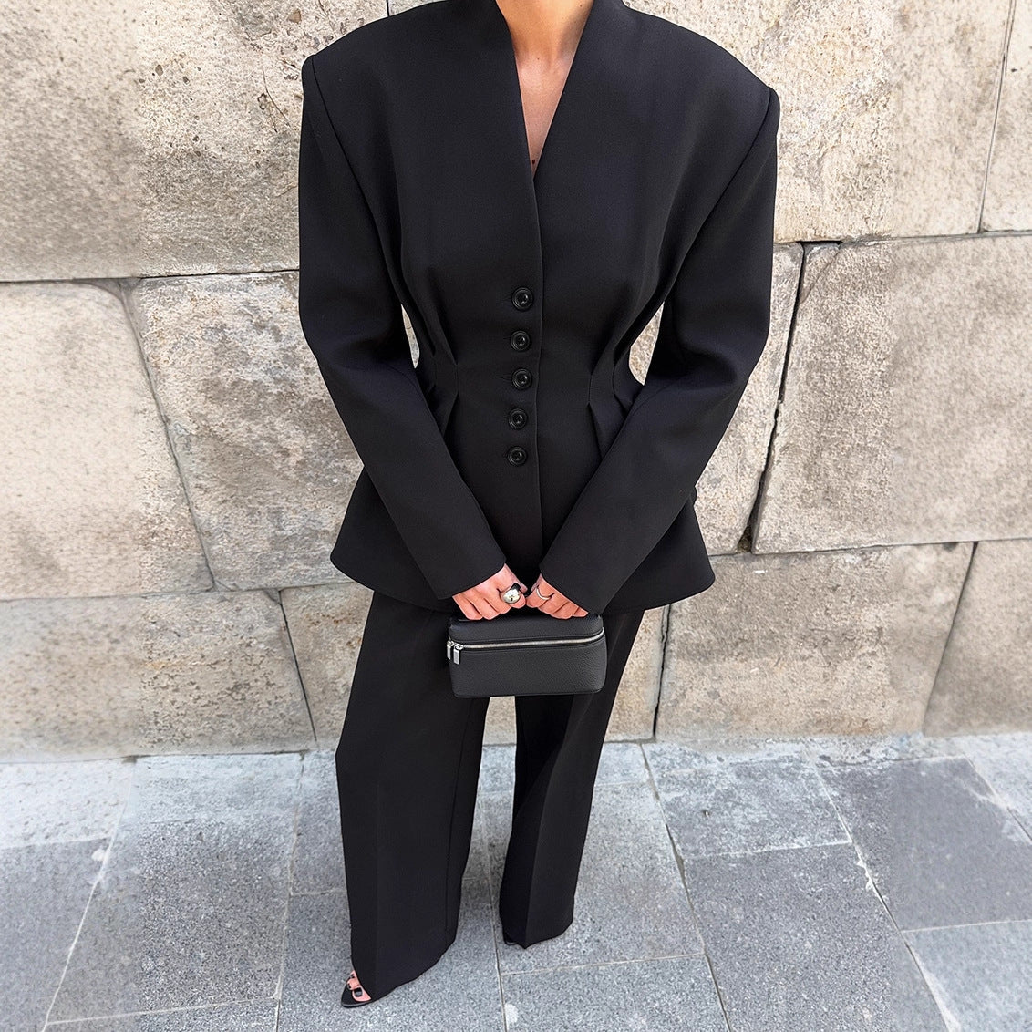 Damen Eleganter Blazer-Hosenanzug mit taillierter Silhouette und klassischen Knopfdetails R&B