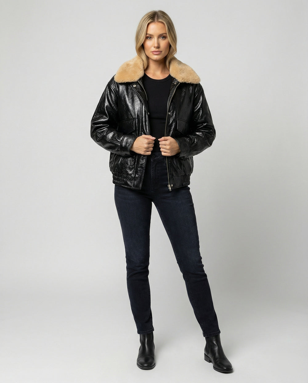 Damen glänzende Kunstleder-Bomberjacke mit voluminösem Teddykragen, Pattentaschen und elastischem Saum R&B