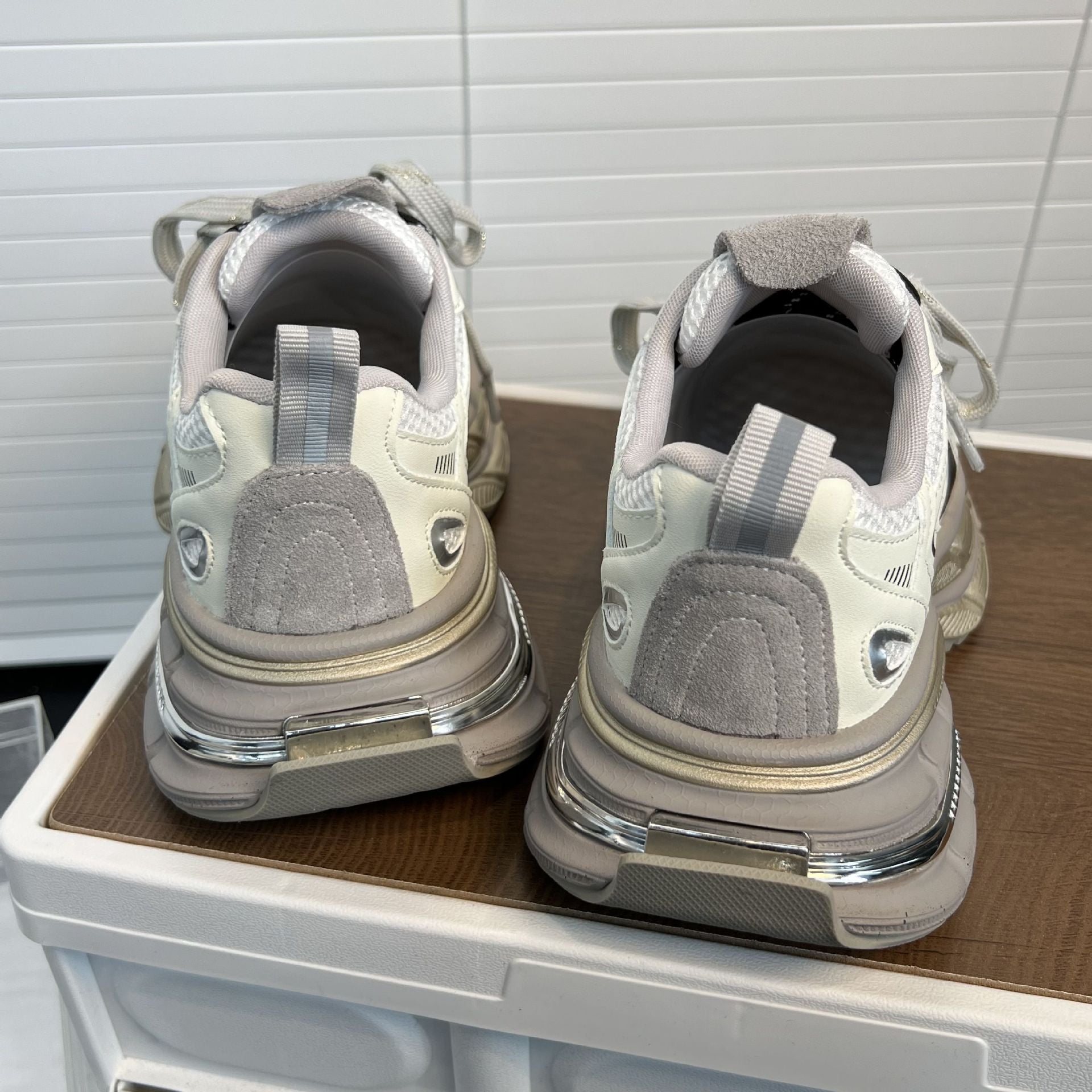 Damen Sportliche Sneakers mit atmungsaktiver Mesh-Oberfläche und stabiler Dämpfungstechnologie R&B
