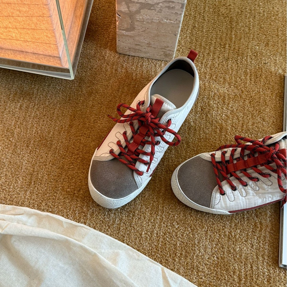 Damen Sportliche Sneakers im minimalistischen Design mit atmungsaktiver Obermaterialkombination