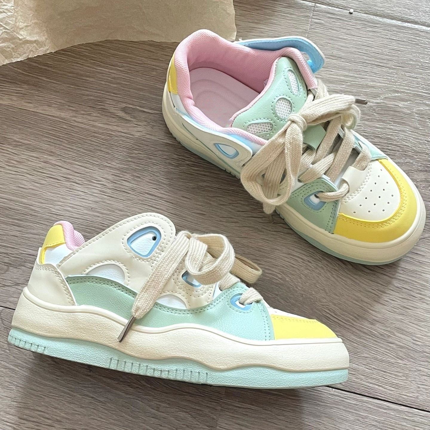 Damen Sportliche Sneakers mit innovativen Farbakzenten und atmungsaktiven Elementen R&B