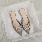 Damen elegante spitze Mules mit luxuriösem Schmuckdetail