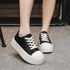 Damen modische Plattform-Sneaker mit lackiertem Obermaterial und klassischem Schnürsystem