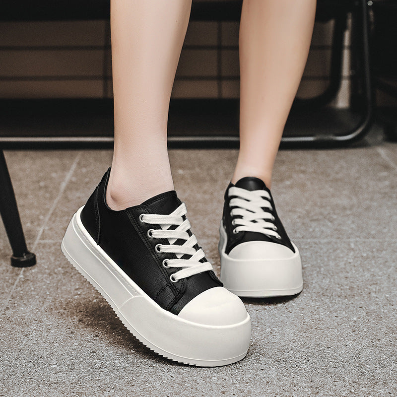Damen modische Plattform-Sneaker mit lackiertem Obermaterial und klassischem Schnürsystem