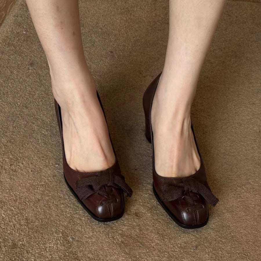 Damen elegante Pumps mit modischer Schleifenapplikation und bequemem Blockabsatz R&B