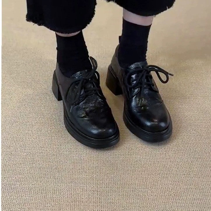 Damen Elegante Schnürschuhe mit modernem Blockabsatz und glänzender Oberfläche