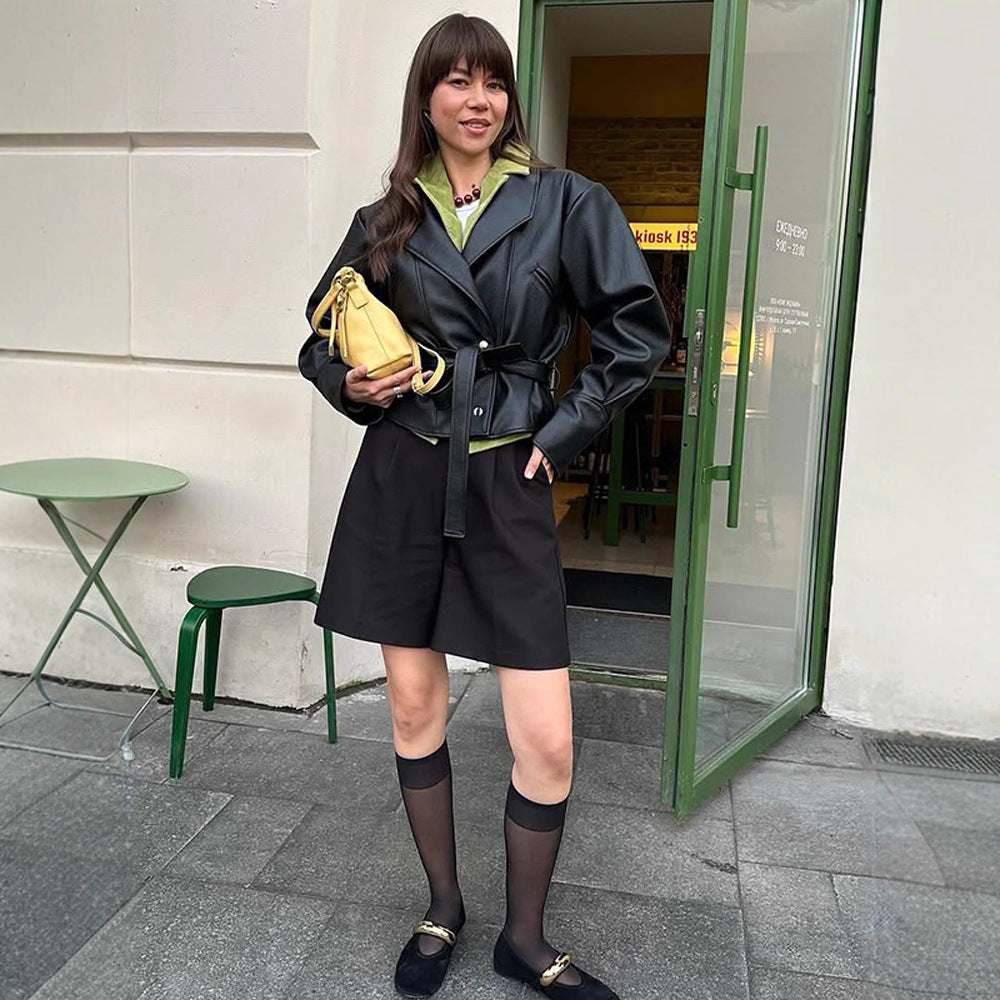 Damen modische Kunstlederjacke mit Gürtel und steigendem Kragen R&B