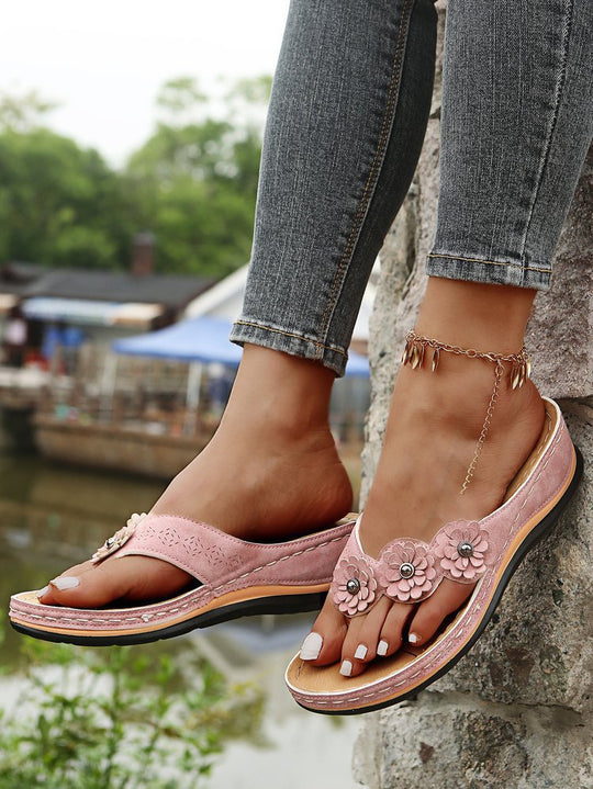 Damen Komfortable und dekorative Zehentrenner-Sandalen mit Blumendetails R&B