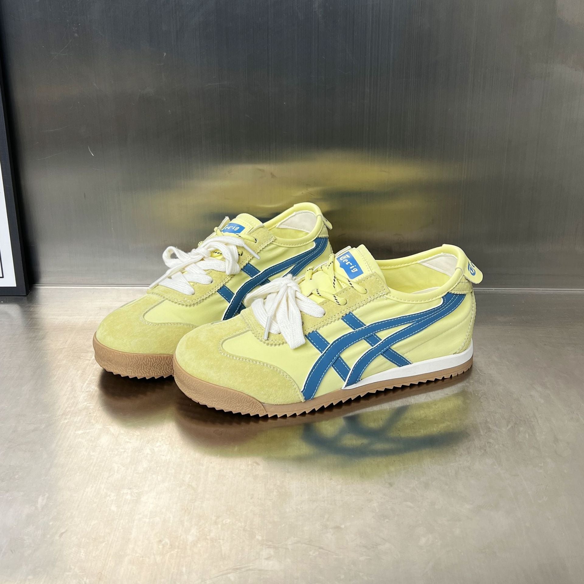 Damen Sneakers im sportlichen Retro-Design mit atmungsaktiven Mesh-Einsätzen R&B