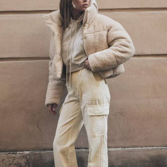 Damen kuschelige cropped Teddyjacke mit hohem Kragen und seitlichen Taschen R&B