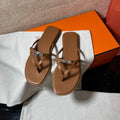 Damen Elegante Zehentrenner-Sandalen mit modischem Riemen und glänzendem Akzent R&B