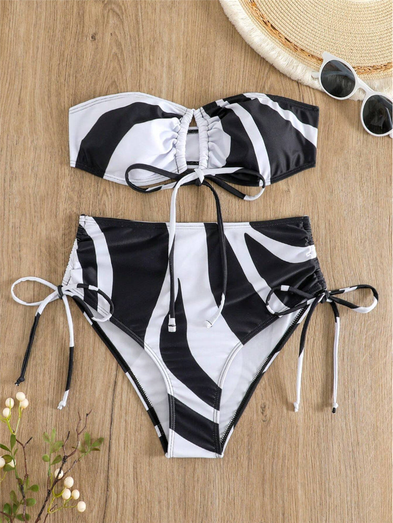Damen Bandeau-Bikini mit verstellbaren Schnürdetails und modischem Muster R&B