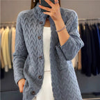 Damen Strickjacke mit strukturiertem Muster und Knopfdetail