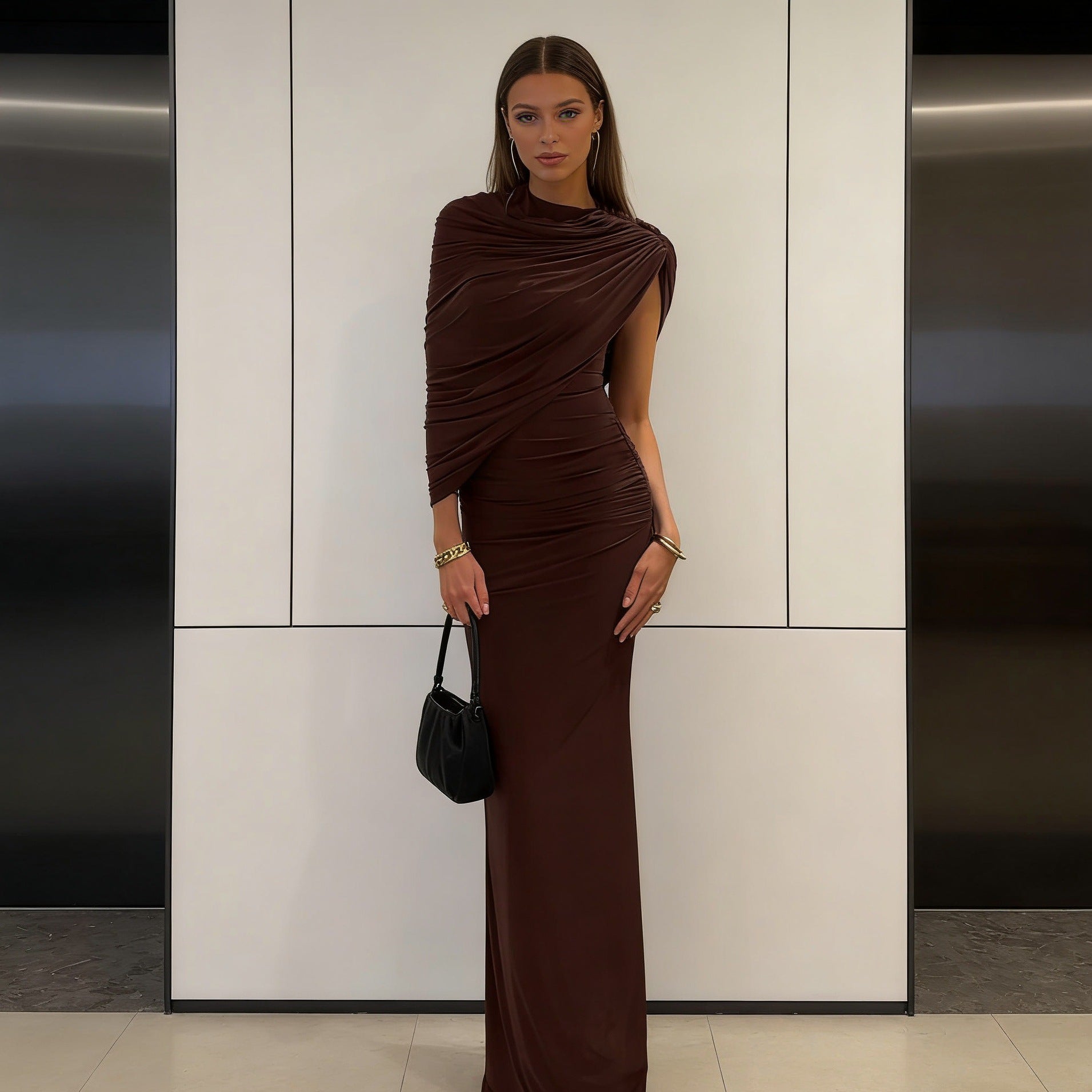 Damen Elegantes Maxikleid mit asymmetrischen Drapierungen und figurschmeichelndem Schnitt R&B