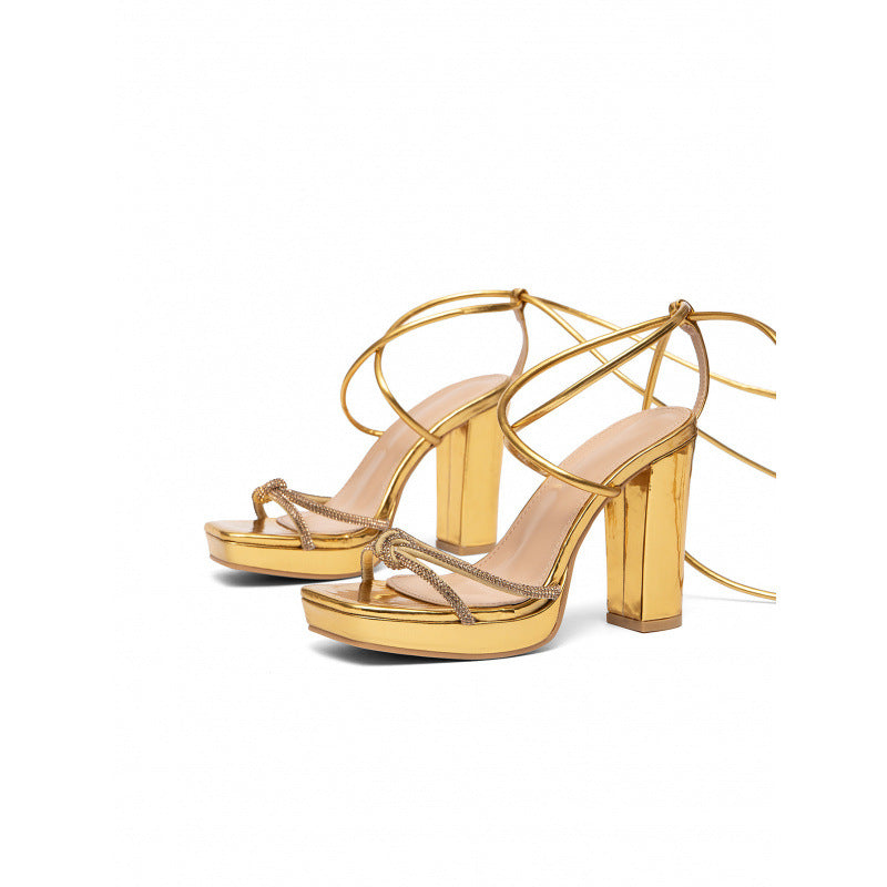 Damen Plateau-Sandalen mit eleganten Schnürungen und Glitzerakzenten R&B