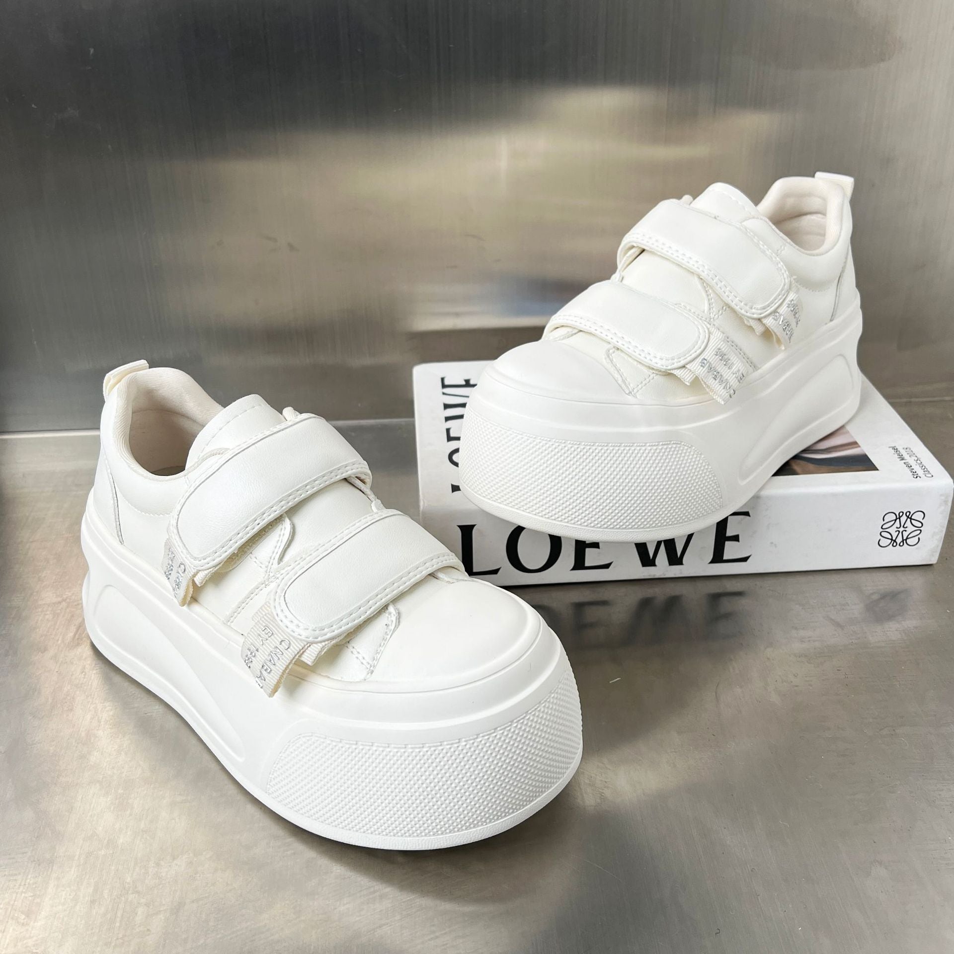 Damen Sneakers mit praktischem Klettverschluss und trendiger Plateausohle R&B